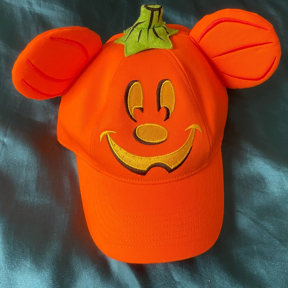 Mickey Pumpkin hat!